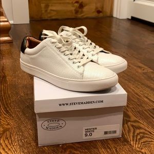 Men’s Steve Madden White Sneaker...Size 9